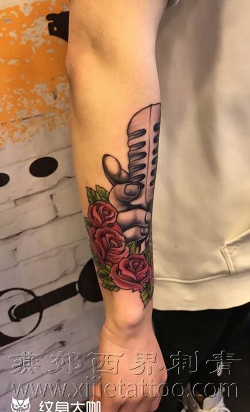 欧美麦克风纹身图片_手臂Old School纹身图案