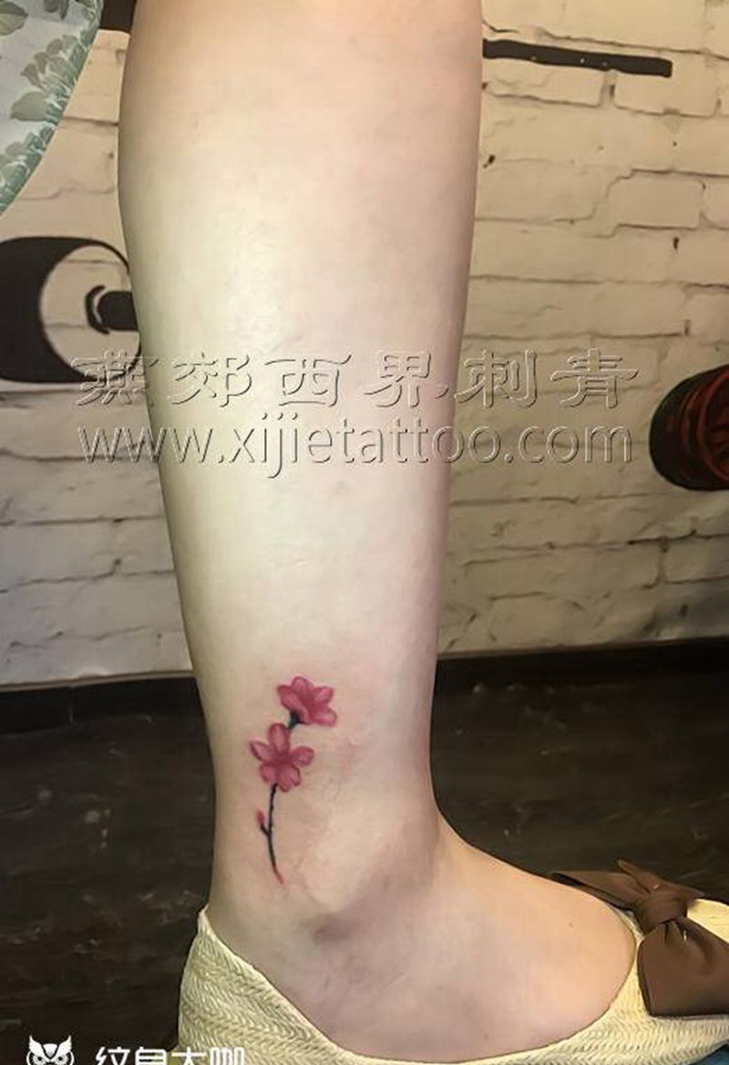 小清新花朵纹身图片_腿部水彩纹身图案
