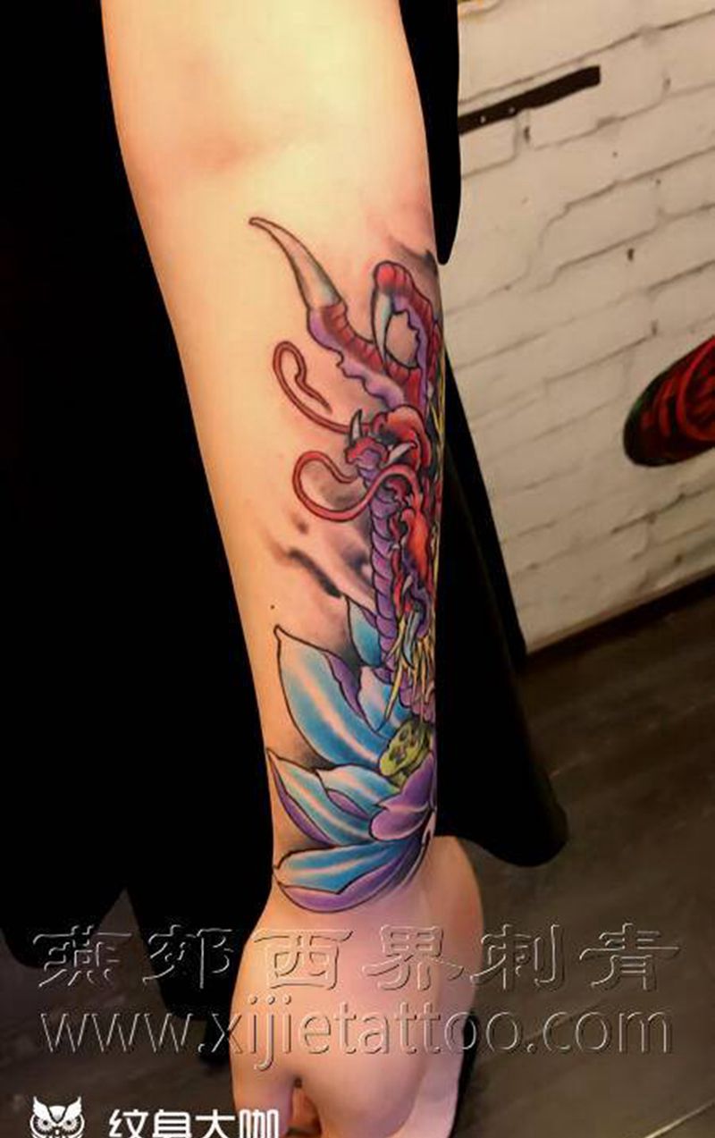 新传统纹身图片_手臂新传统纹身图案
