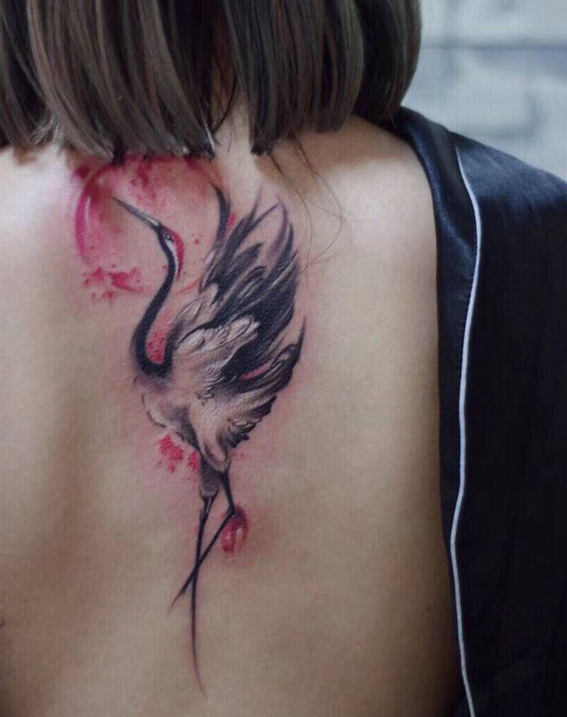 仙女范儿纹身图片_背部水彩仙鹤纹身图案