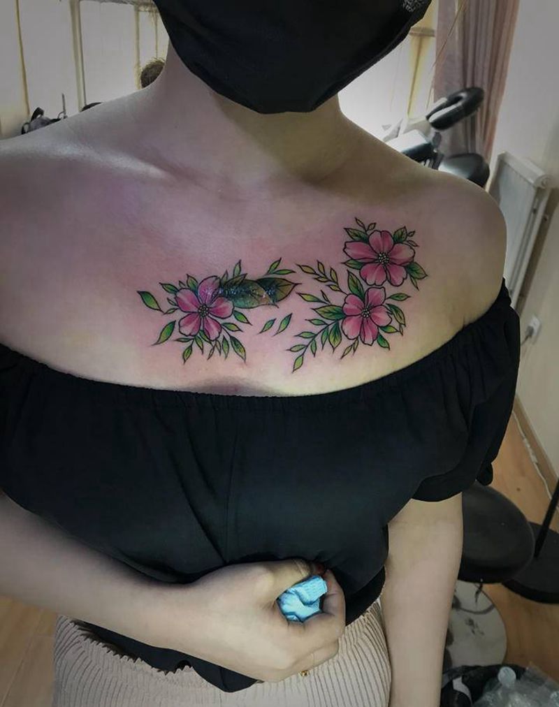 桃花纹身图片_胸部纹身图案