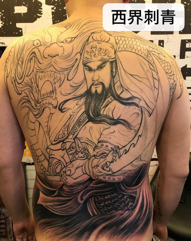 关公纹身图片_背部老传统纹身图案