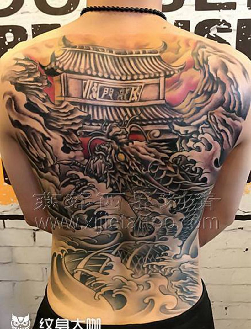 满背鳌鱼纹身图片_背部老传统纹身图案