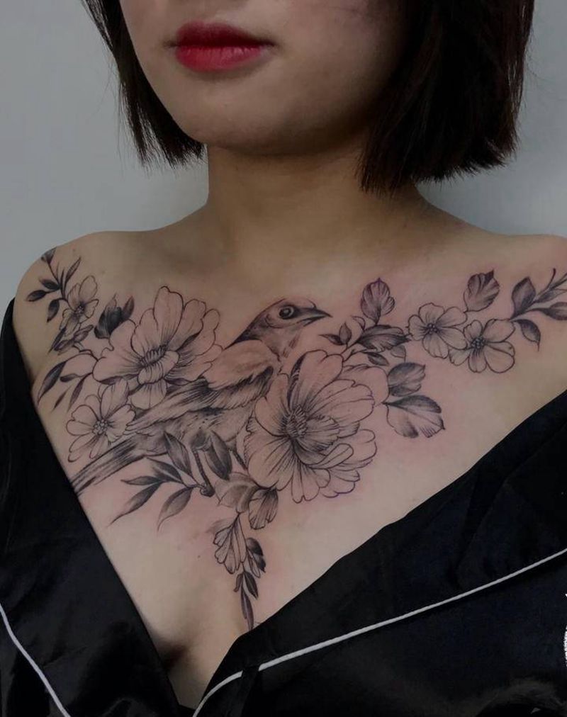 花胸纹身图片_胸部点刺素花纹身图案