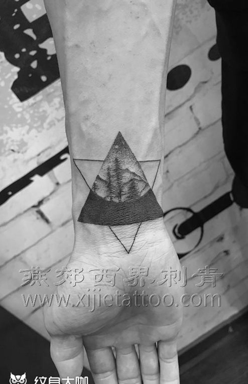 遮盖纹身图片_手臂点刺纹身图案