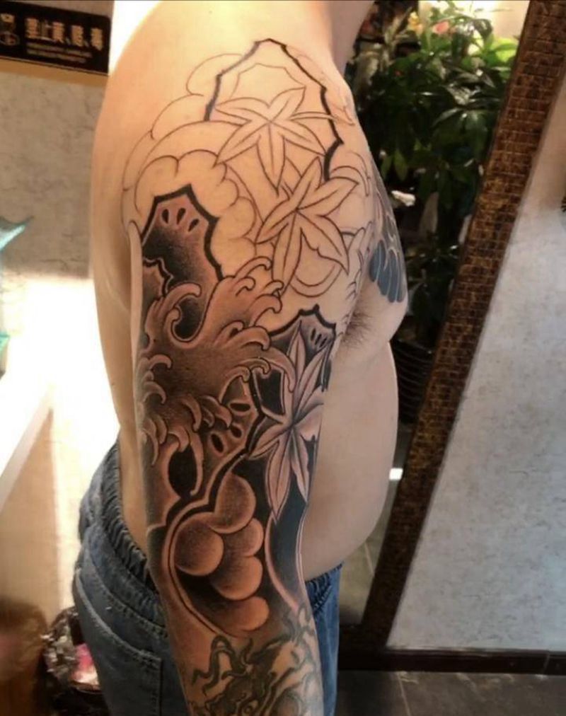 日式纹身图片_手臂胸部老传统纹身图案