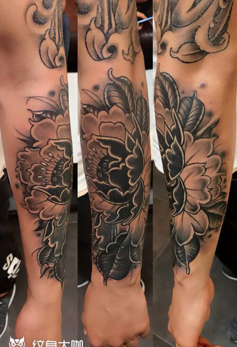 牡丹遮盖纹身图片_手臂新传统纹身图案