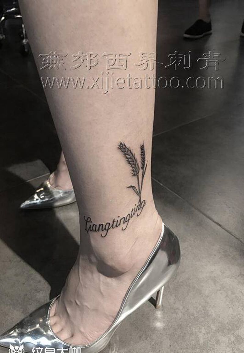 小清新字母纹身图片_腿部脚部花体字纹身图案