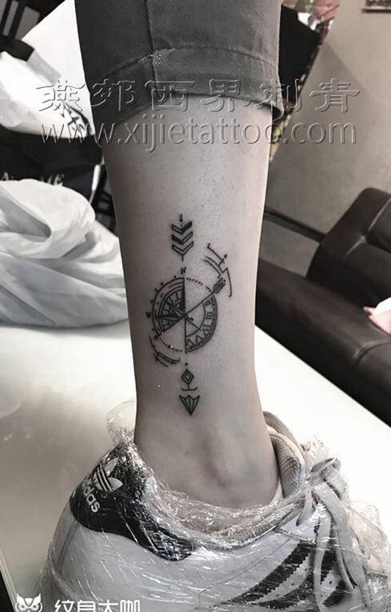 小清新纹身图片_脚部腿部几何纹身图案