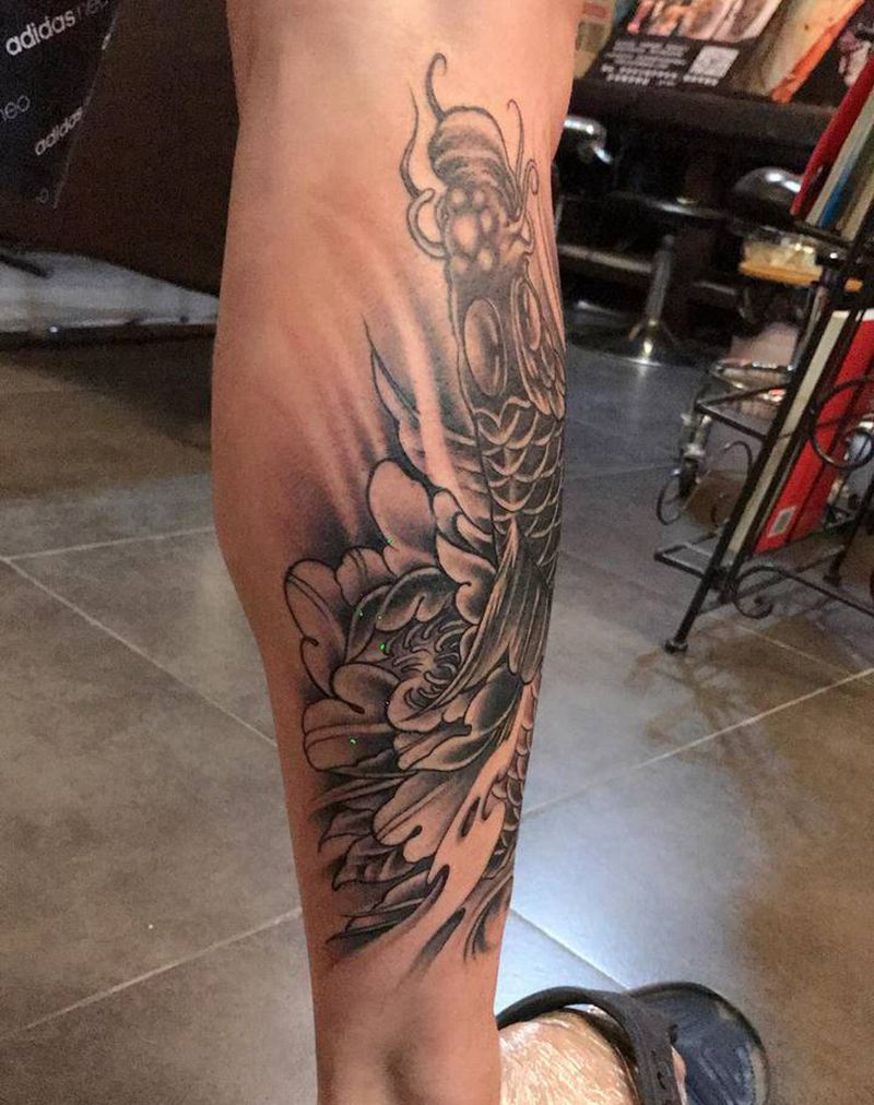 鲤鱼遮盖纹身图片_脚部腿部新传统纹身图案