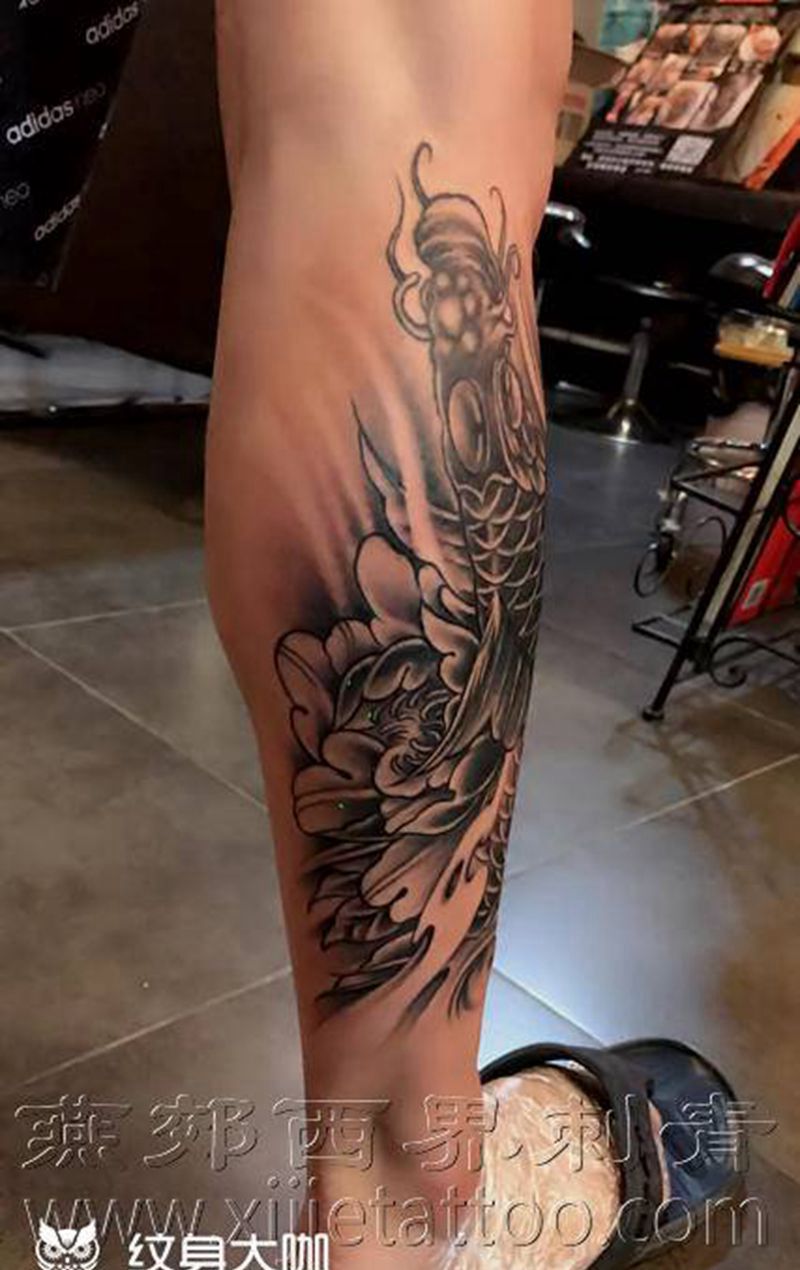 鲤鱼遮盖纹身图片_脚部腿部新传统纹身图案