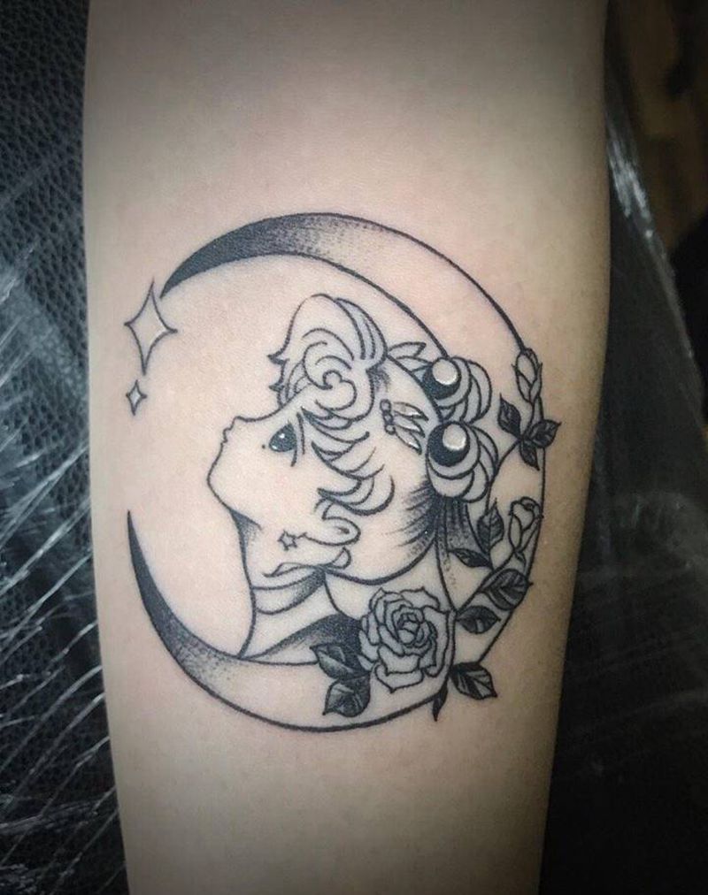 美少女战士纹身图片_手臂几何点刺纹身图案