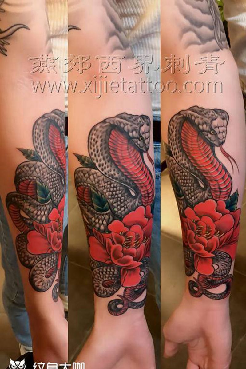 蛇 牡丹纹身图片_手臂新传统纹身图案