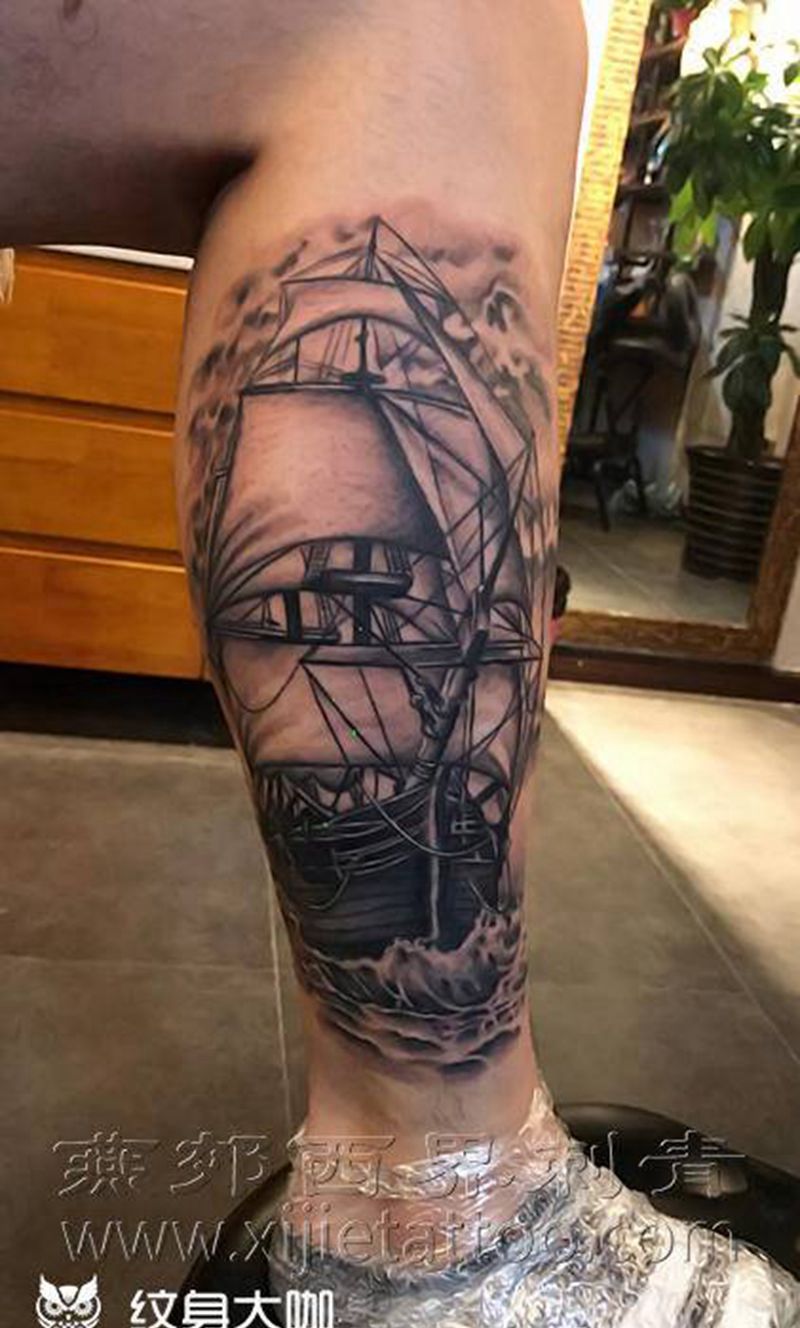 小腿 帆船纹身图片_脚部腿部新传统欧美写实纹身图案