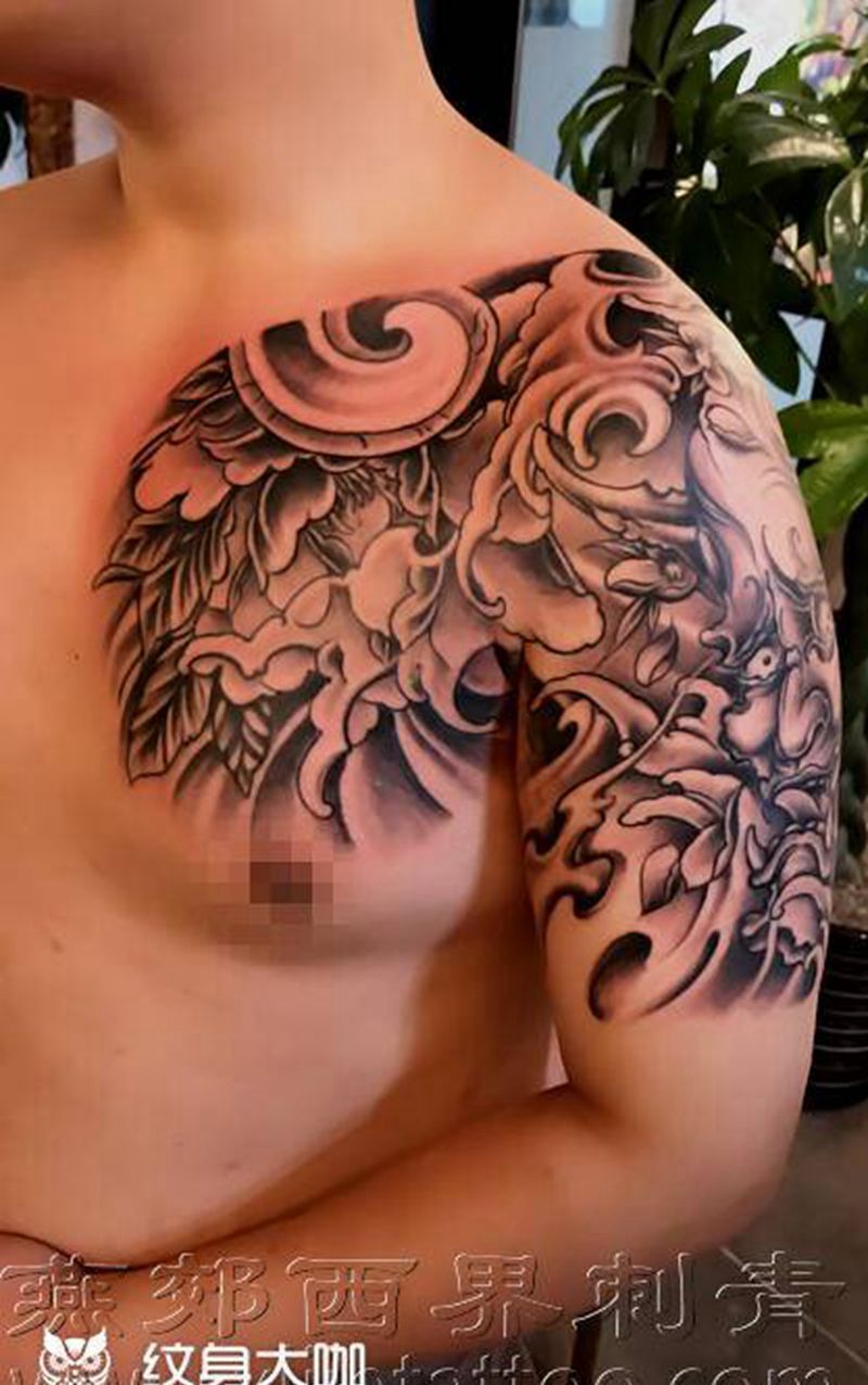 传统半甲纹身图片_胸部手臂新传统纹身图案