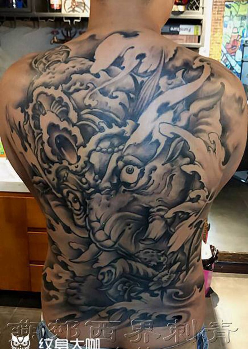满背象神纹身图片_背部新传统纹身图案