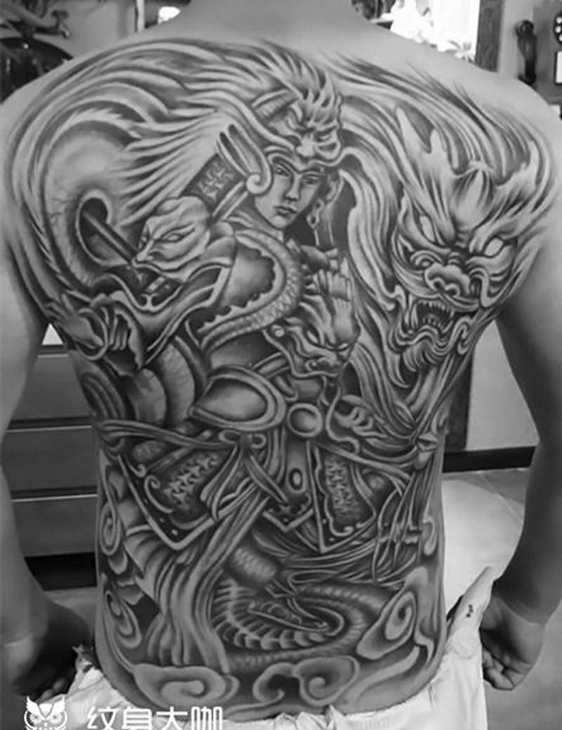 满背赵子龙赵云纹身图片_背部老传统纹身图案