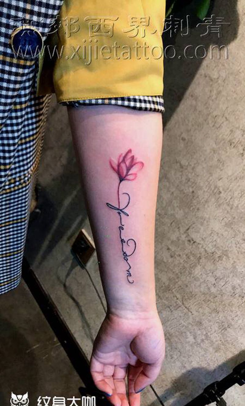 小臂字母纹身图片_手部手臂花体字纹身图案