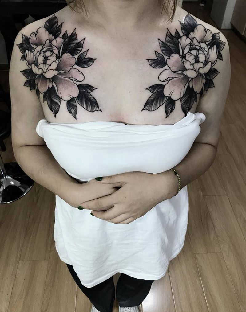 牡丹肩花纹身图片_胸部纹身图案