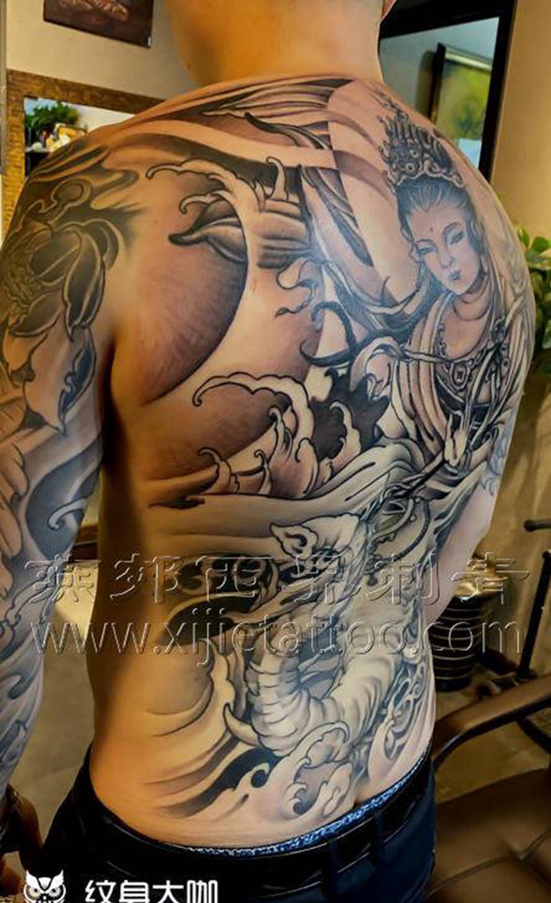 满背 佛 菩萨纹身图片_背部腰部新传统纹身图案