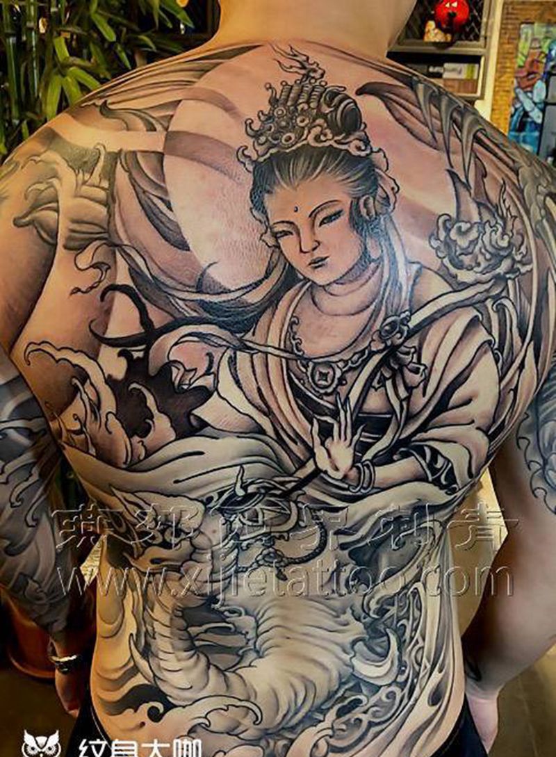 满背佛纹身图片_背部腰部新传统纹身图案
