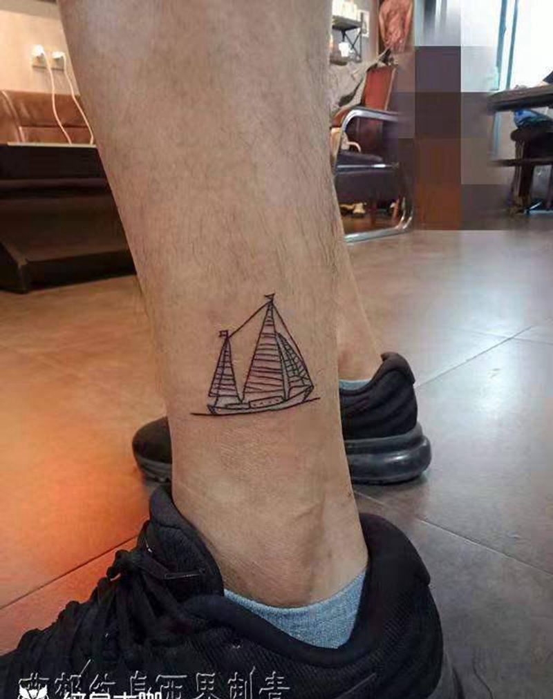 小清新纹身图片_肩部胸部几何花体字纹身图案