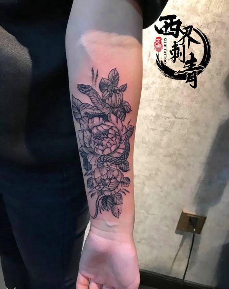 小臂素花纹身图片_手臂新传统点刺纹身图案