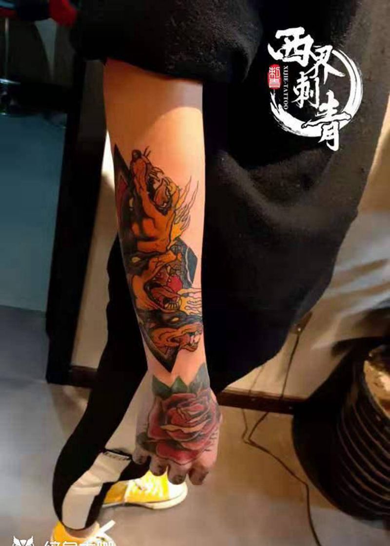 地狱犬纹身图片_手臂Old School纹身图案