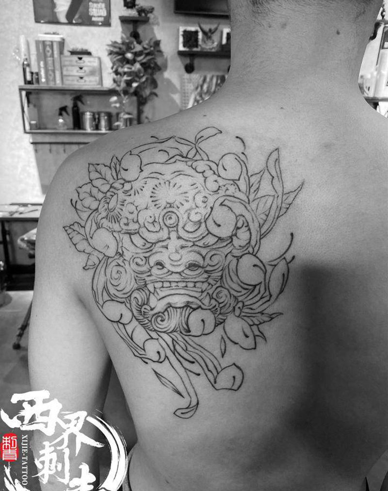 线条纹身图片_肩部背部新传统纹身图案