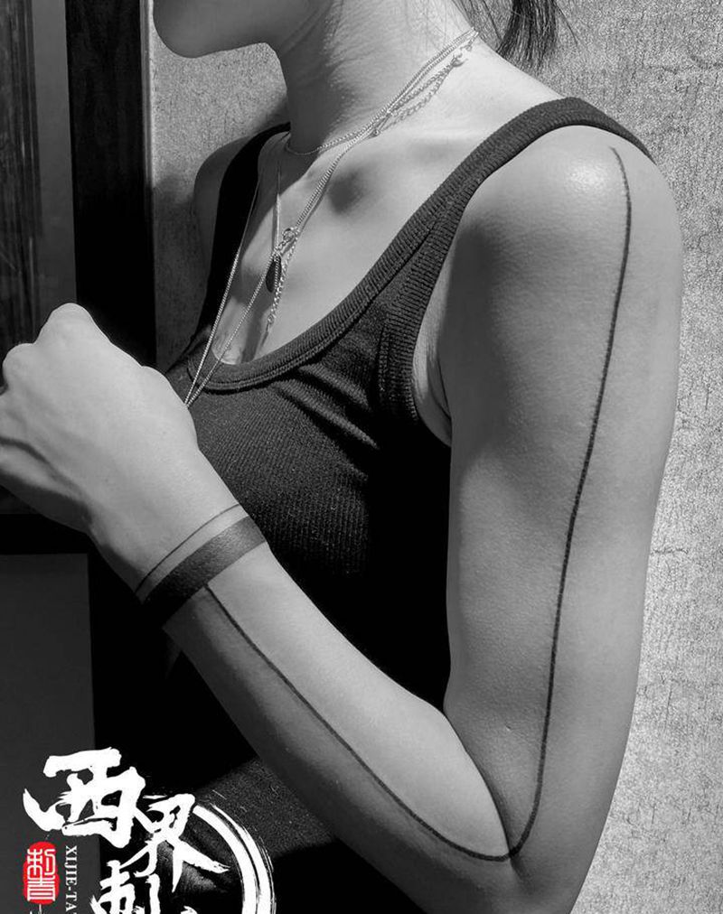 线条 点刺纹身图片_手臂肩部图腾点刺纹身图案