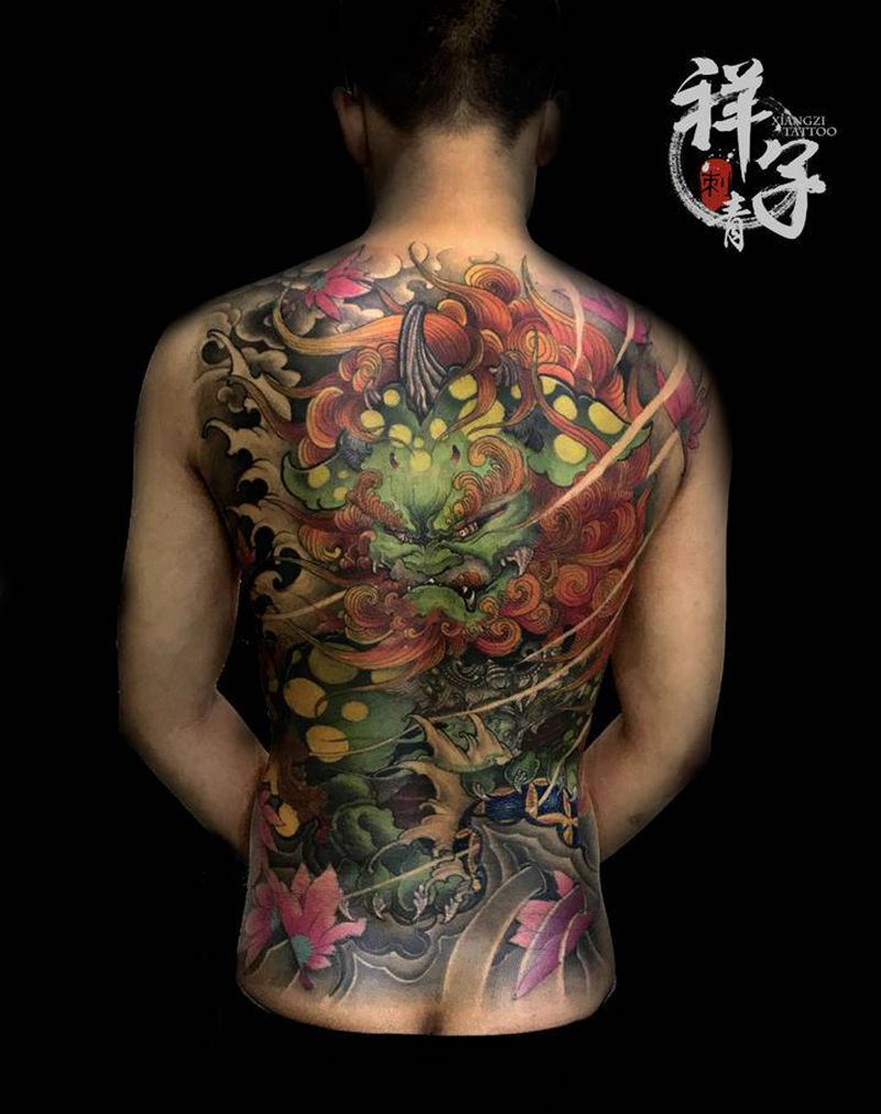 福狮纹身图片_背部新传统唐狮纹身图案