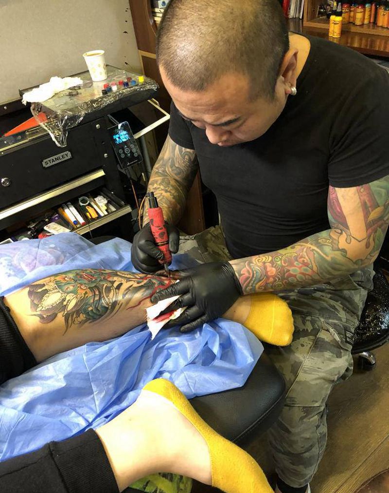 大黑天纹身图片_腿部新传统纹身图案