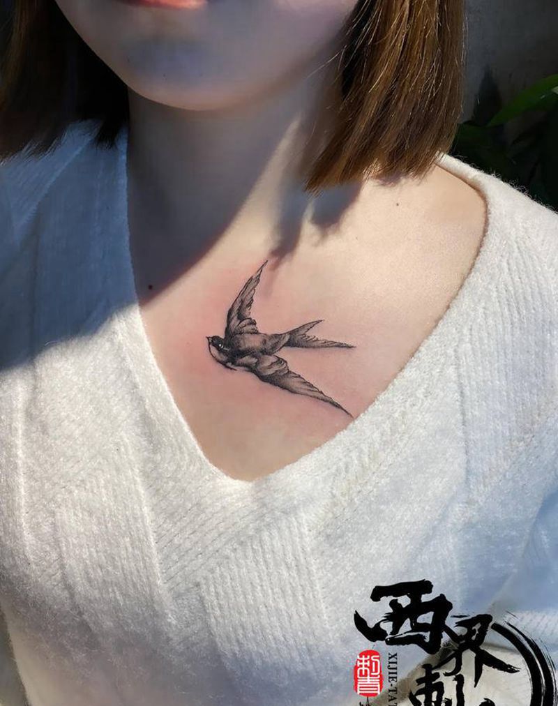 燕子纹身图片_胸部新传统New School纹身图案