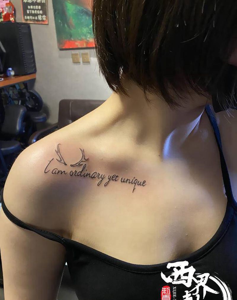 锁骨字母纹身图片_肩部胸部花体字纹身图案