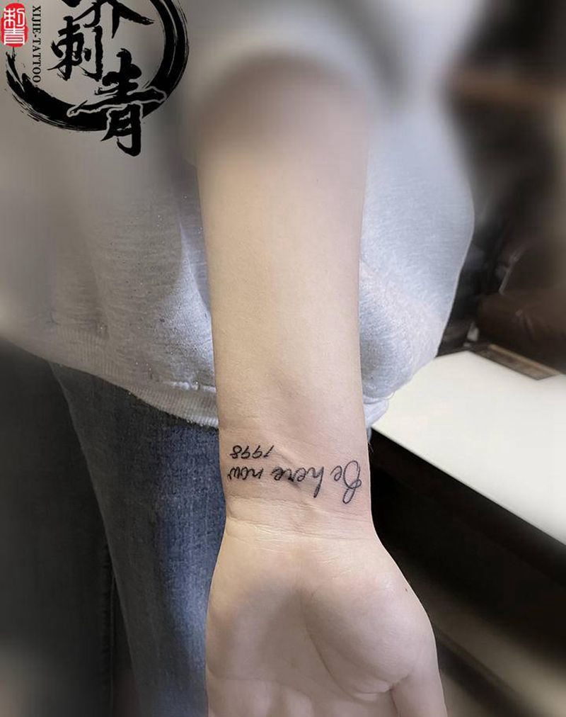 字母纹身图片_手臂花体字纹身图案
