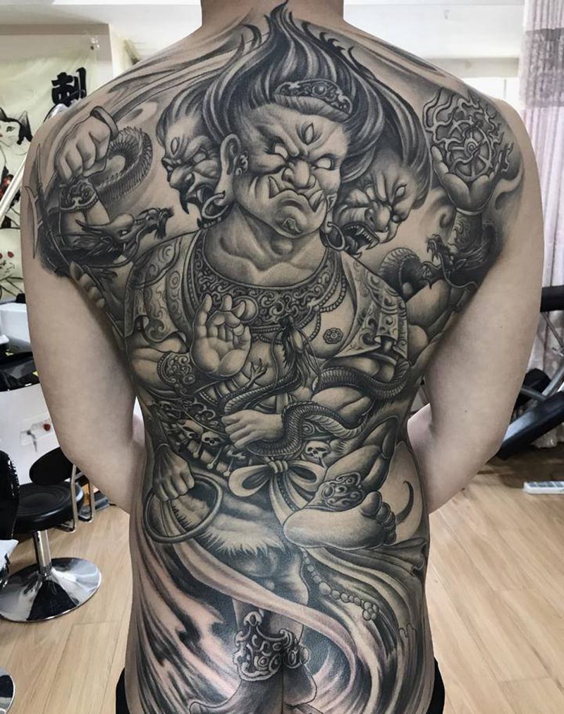 秽迹金刚纹身图片_背部纹身图案
