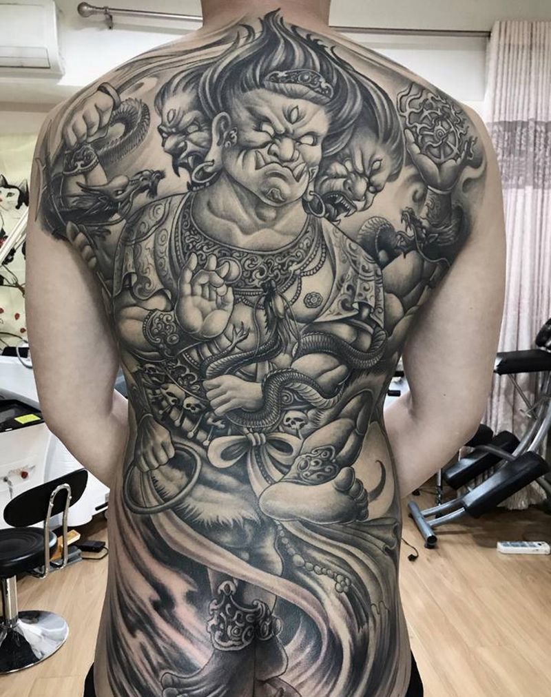秽迹金刚纹身图片_背部新传统纹身图案