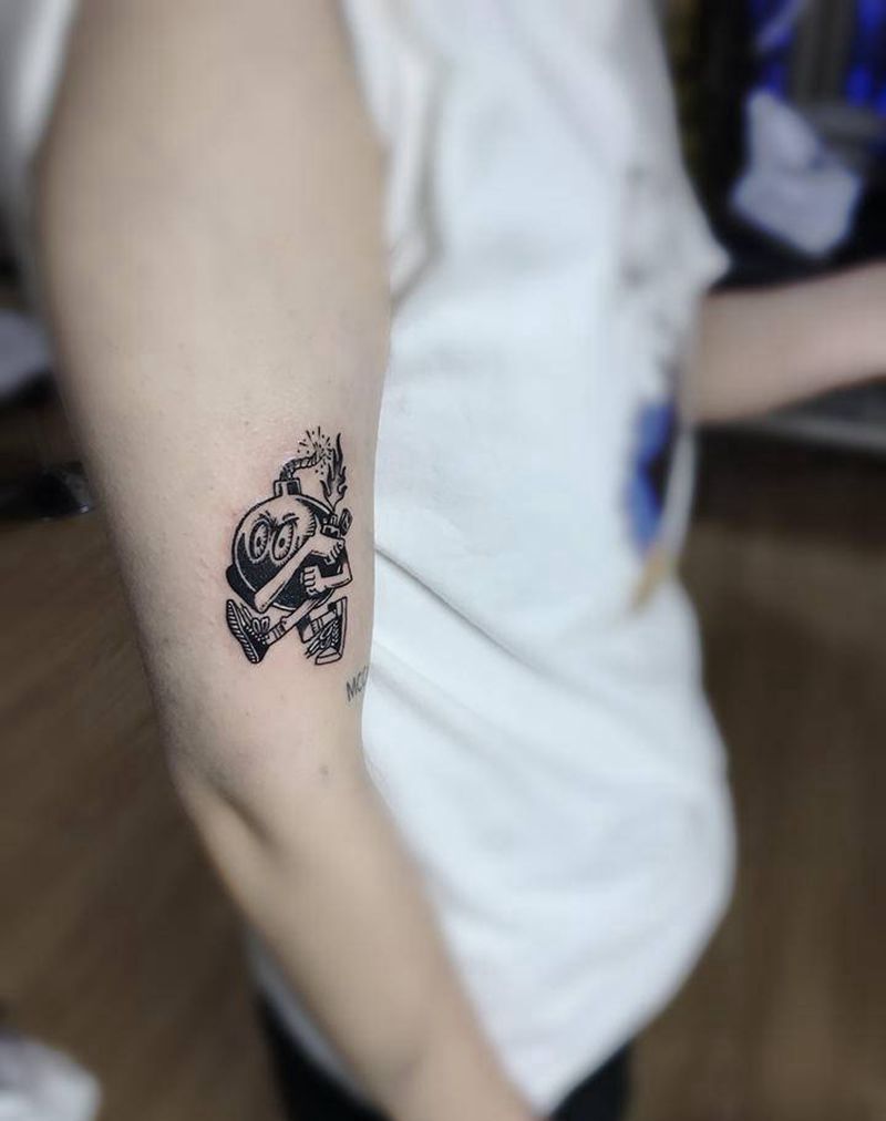 炸弹人纹身图片_手臂纹身图案