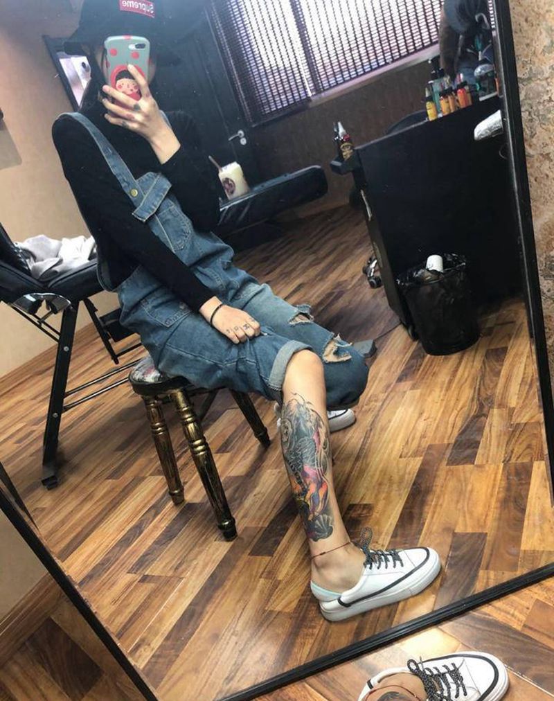 鲤鱼纹身图片_腿部新传统遮盖鱼荷花纹身图案