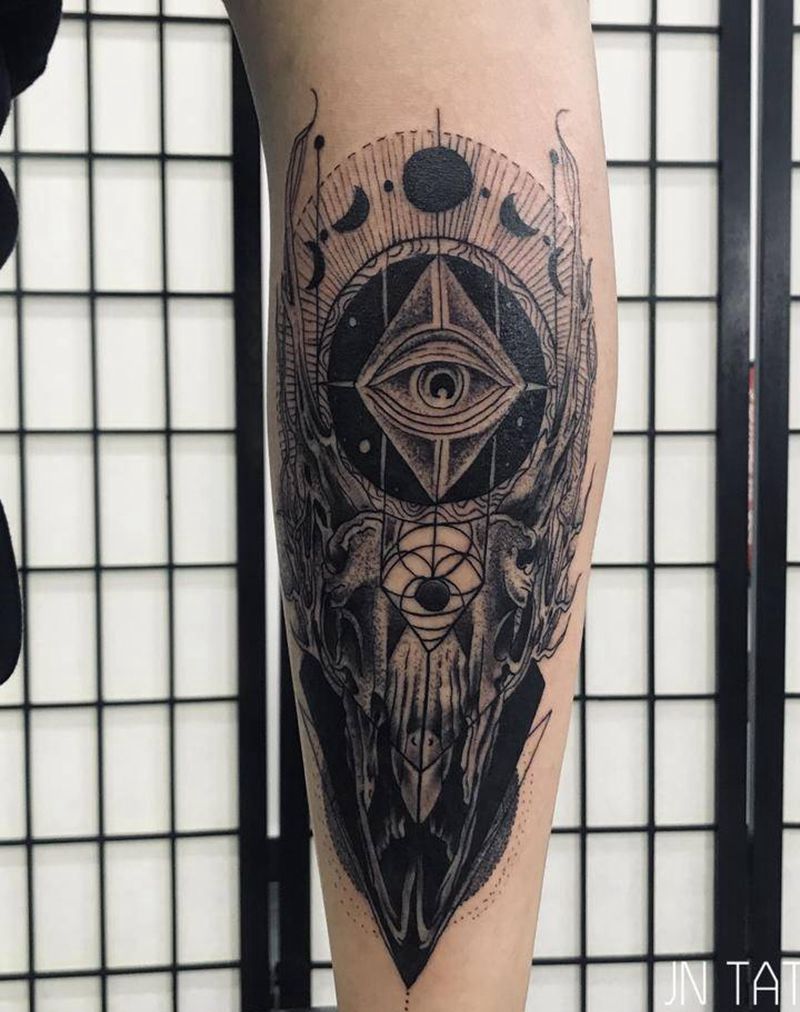 鹿头骨纹身图片_腿部点刺纹身图案