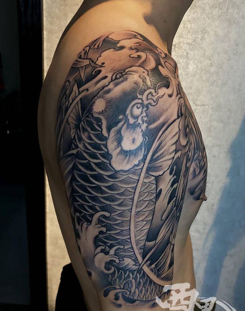 半甲鲤鱼纹身图片_手臂胸部新传统老传统纹身图案