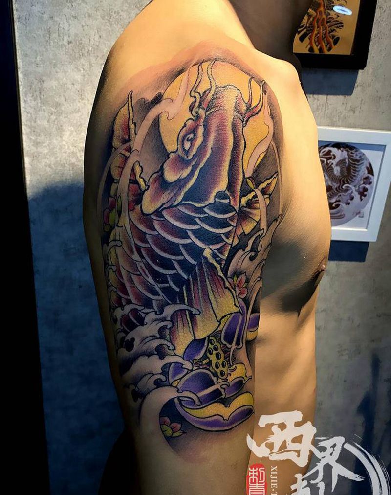 彩色鲤鱼纹身图片_手臂新传统纹身图案