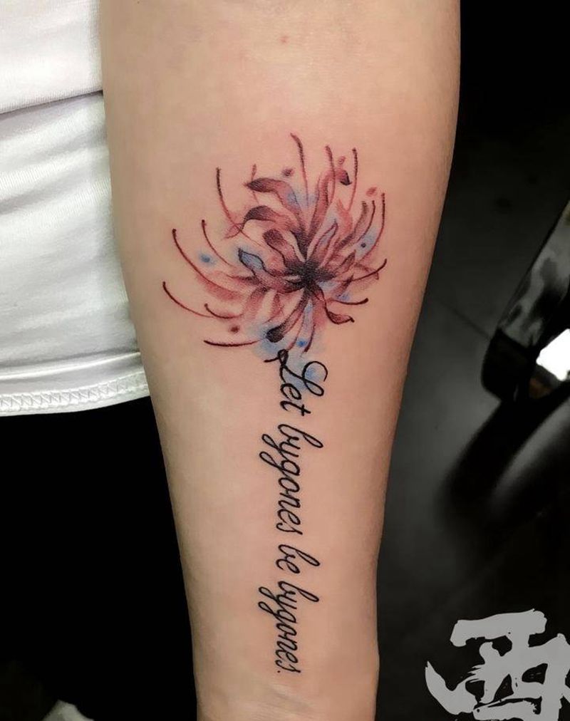 彼岸花字母纹身图片_手臂水彩花体字纹身图案
