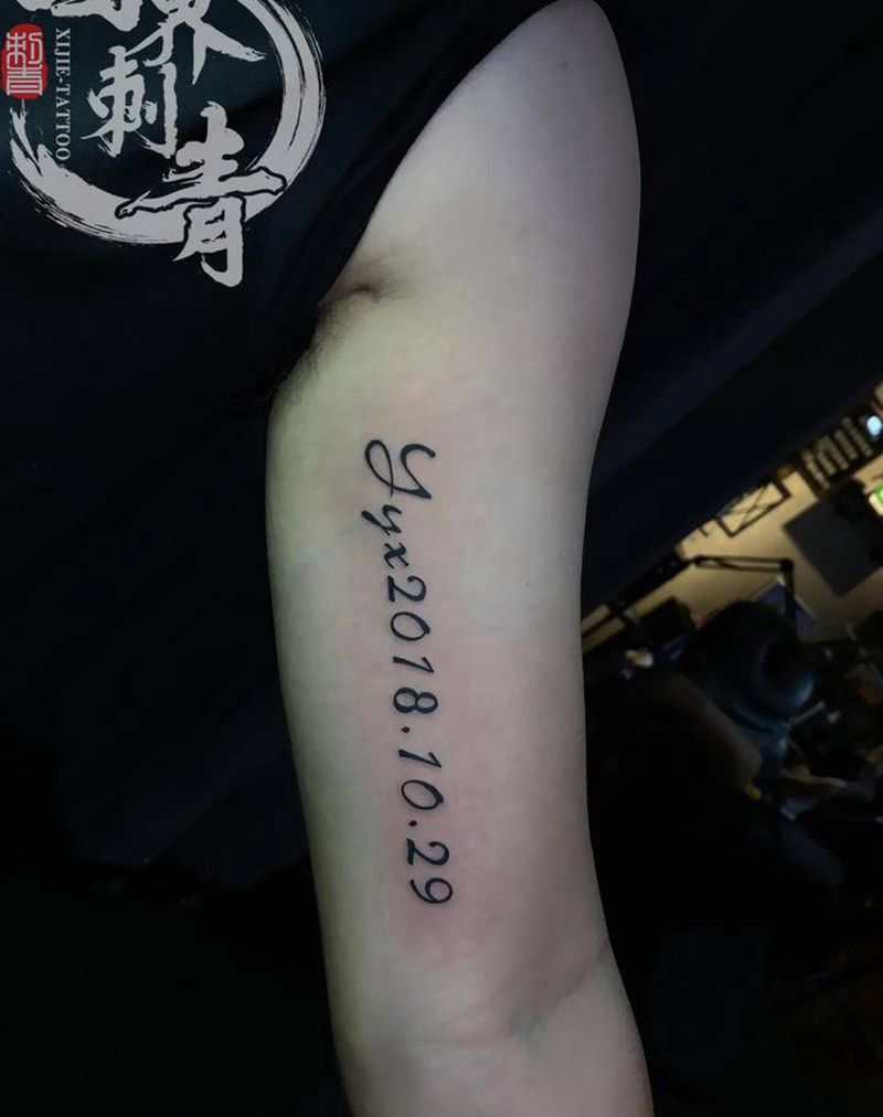 字母纹身图片_手臂花体字新传统纹身图案