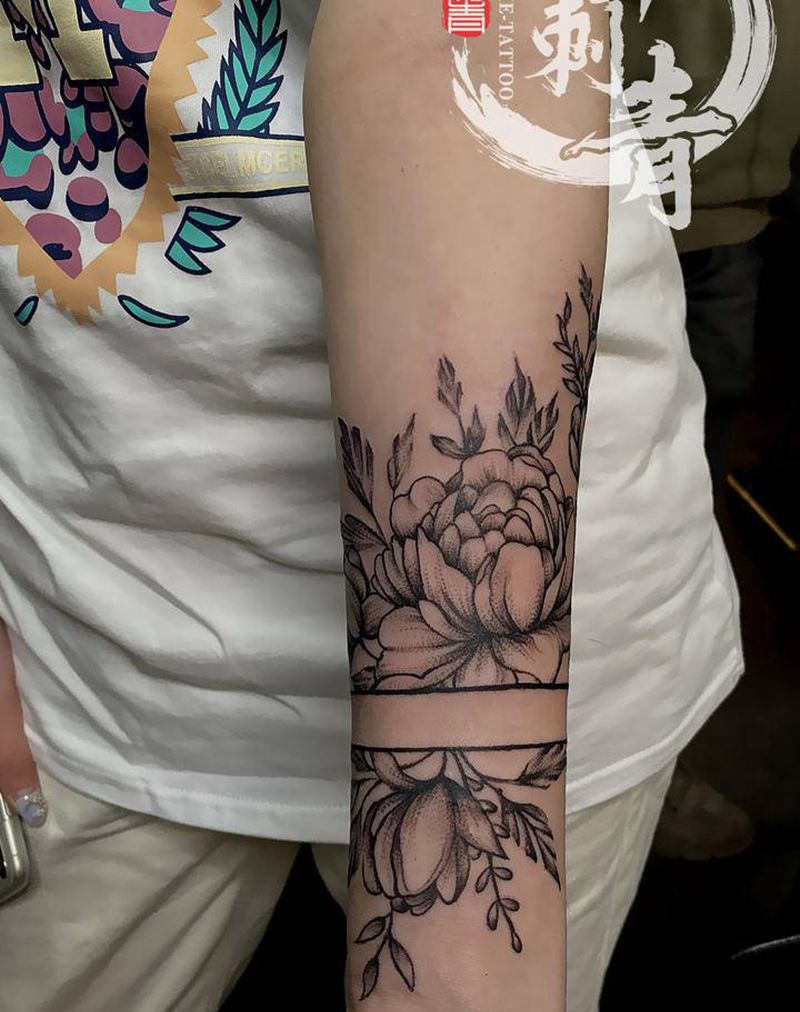 小臂素花纹身图片_手臂New School点刺纹身图案