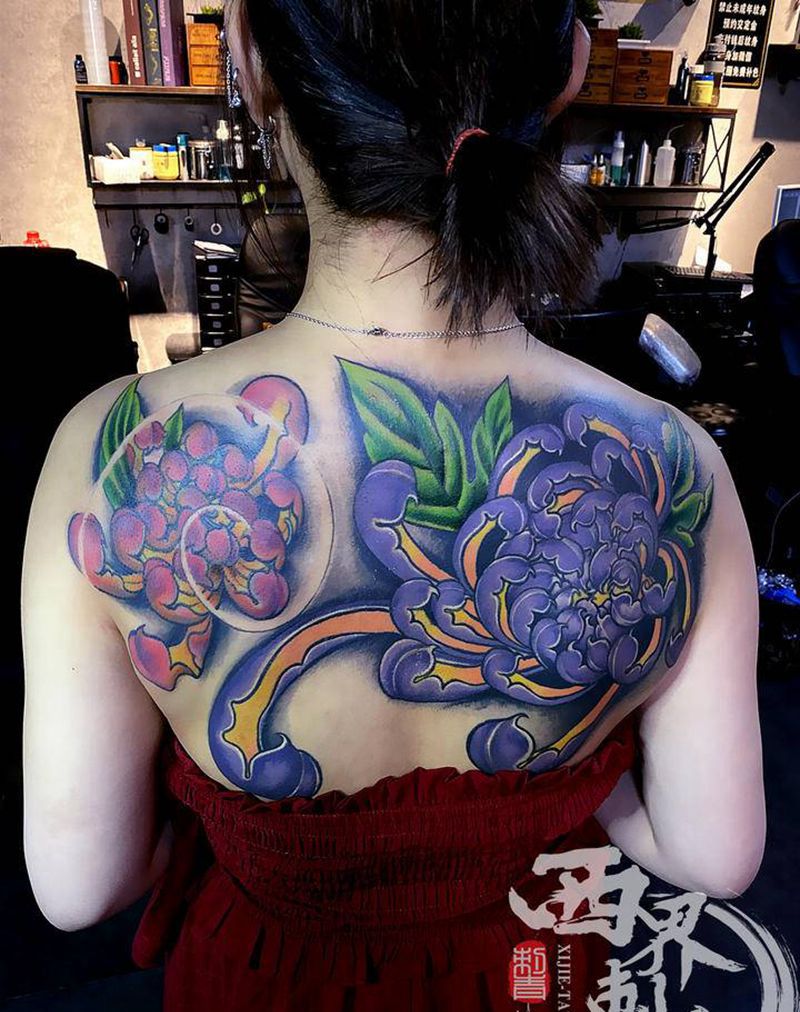 后背花 菊花纹身图片_背部水墨水彩纹身图案