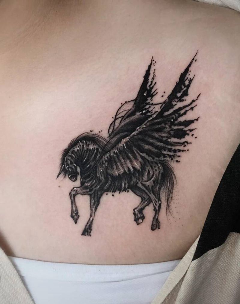 独角兽纹身图片_胸部几何纹身图案