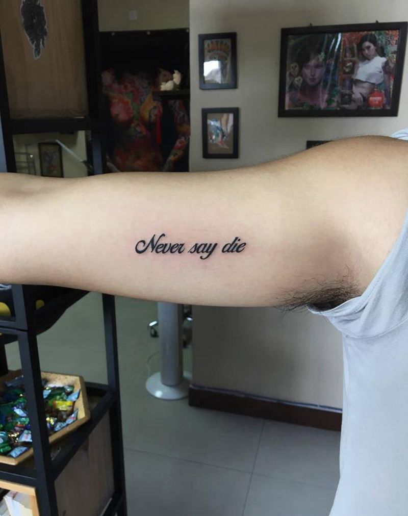 英文字母纹身图片_手臂花体字纹身图案