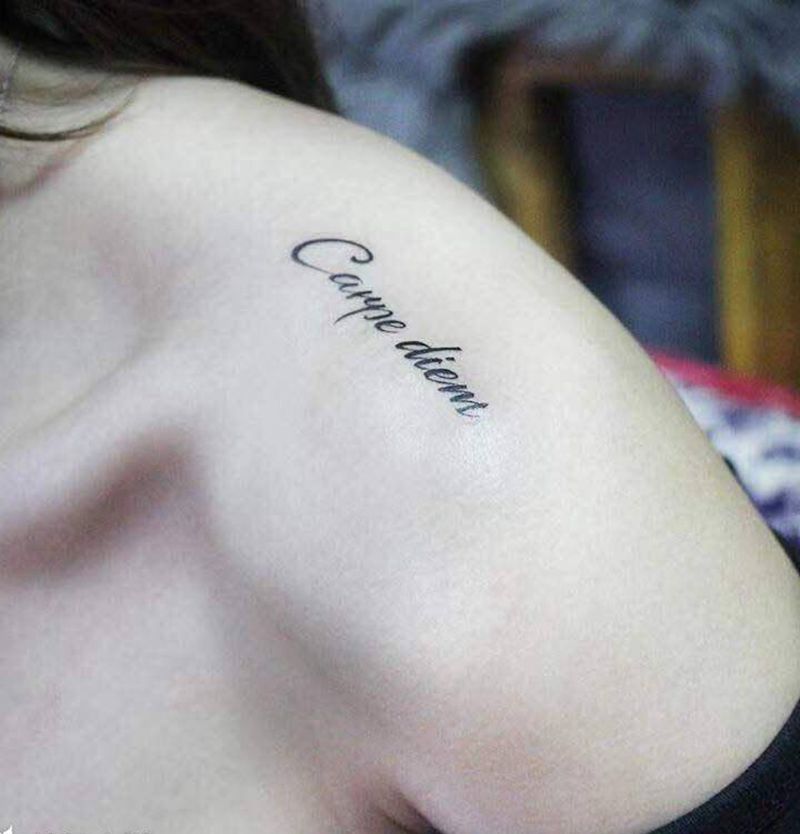 小字母纹身图片_肩部图腾纹身图案