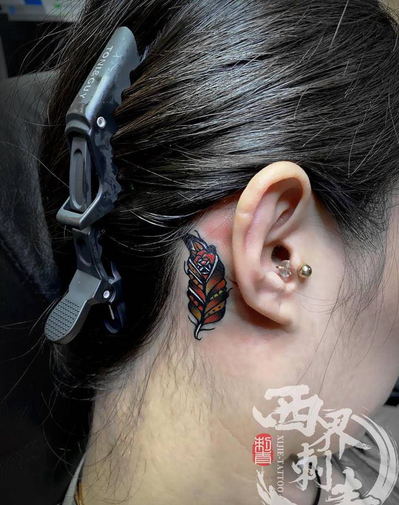 耳后羽毛遮盖纹身图片_颈部水彩点刺纹身图案